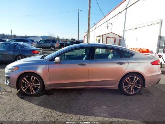 Ford Fusion Titnium 2020 /