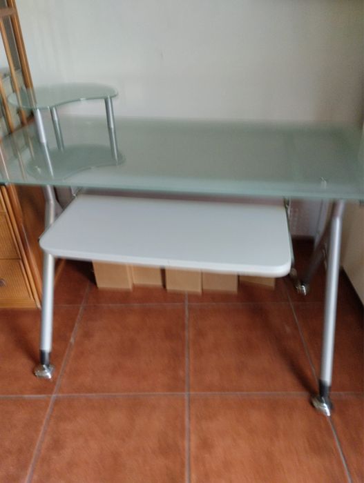 Conjunto cadeira e secretária