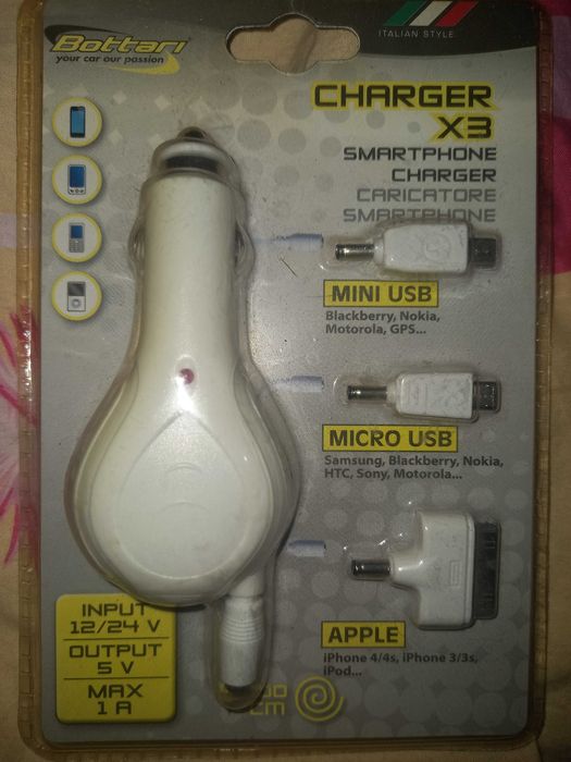 Зарядний пристрій для телефонів у авто