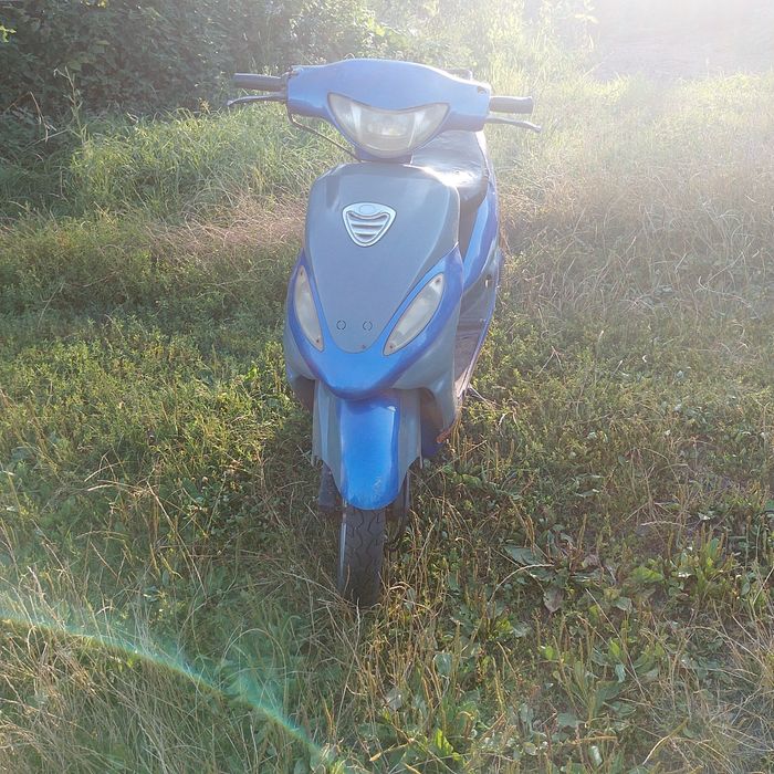 продам скутер 4такт,обьем двигуна,49,9см3,находу сів поїхав здокументами(49,9см3