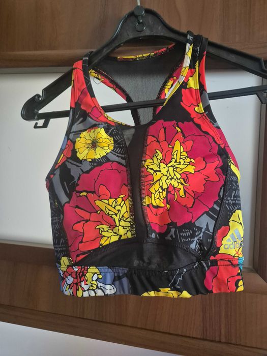 Sprzedam top marki Adidas..piekne zywe kolory z bolem serca sprzedaje