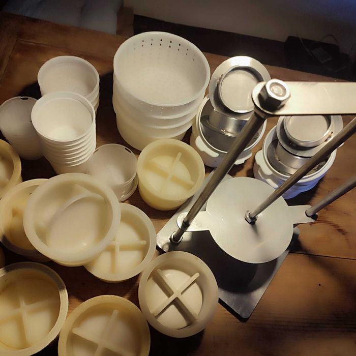 formy foremki do serów, prasa do serów