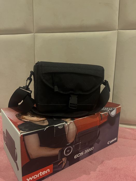 Máquina fotográfica Canon EOS 2000D + cartão micro + 2 baterias