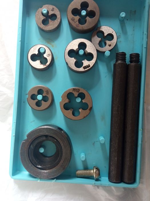 Продам набор плашек .