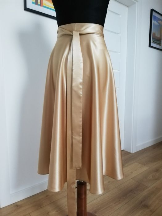 Zakładaną spódnica do tanga