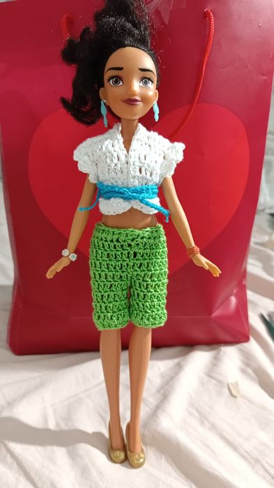 Roupas de boneca de crochê