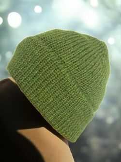 Jasnozielona wiosenno- jesienna czapka z wełny alpaki