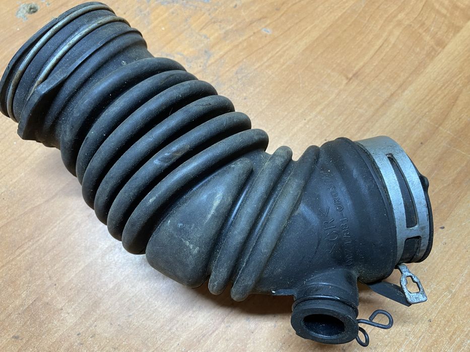 Патрубок трубка воздуха турбины Тойота Авенсис т27 2.2 фильтра