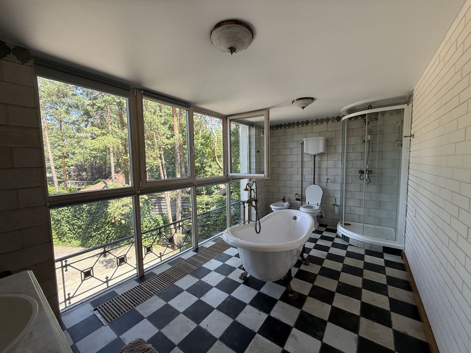 Дом 300 кв.м, Романков, Закрытый КГ, Бассейн