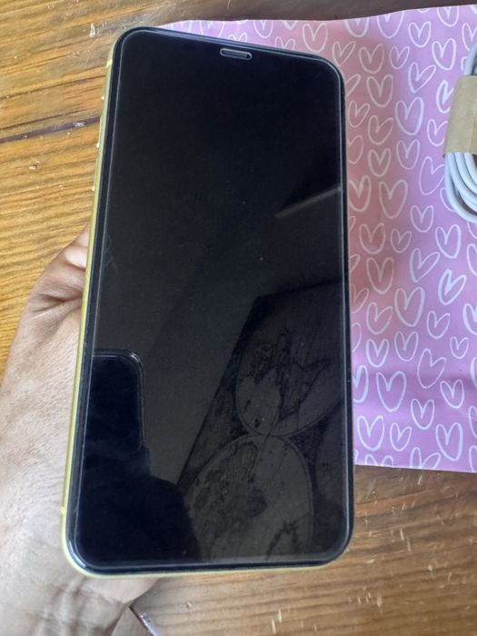 iPhone 11 128GB Amarelo – Semi-novo