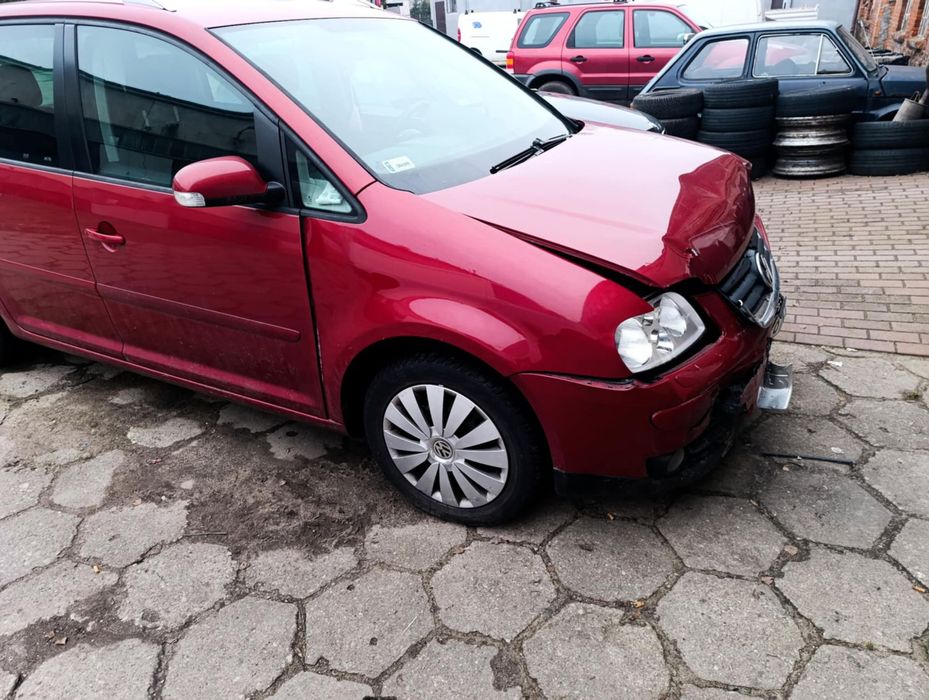 Volkswagen Touran Sprzedam Volkswagen Touran 2004 r. – po stłuczce