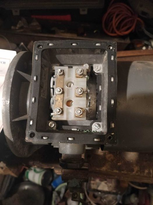 Silnik trójfazowy z kołnierzem 0,37 kW 2820 obr/min polski Besel