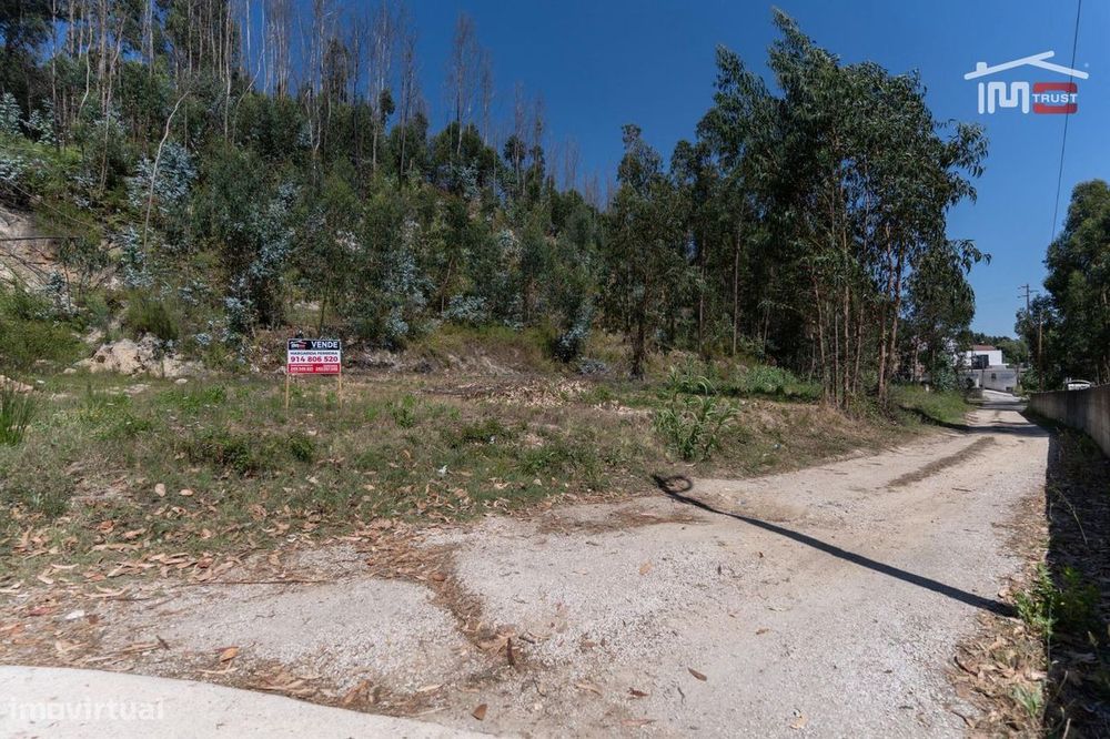 Terreno no centro de Caxarias com 769,77 m2 — Caxarias, Santarém