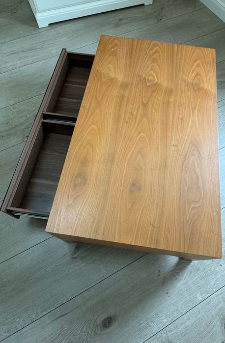 Stolik praktyczny z szufladą