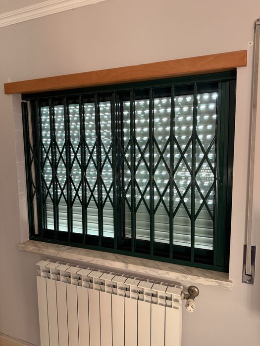 Janela vidro duplo e grade