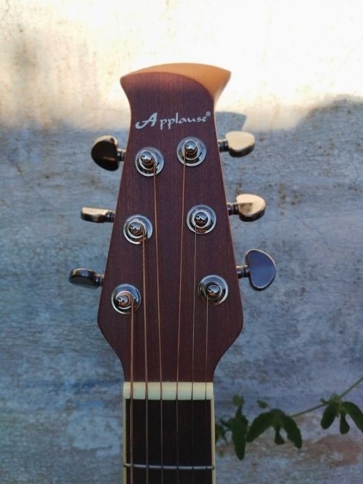 OVATION Applause Acoustic Electric Guitar / Guitarra