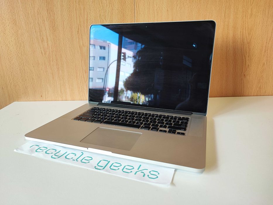 Apple Macbook Pro Retina 15'' A1398 i7 8GB Ram 256GB NVMe macOS Sonoma