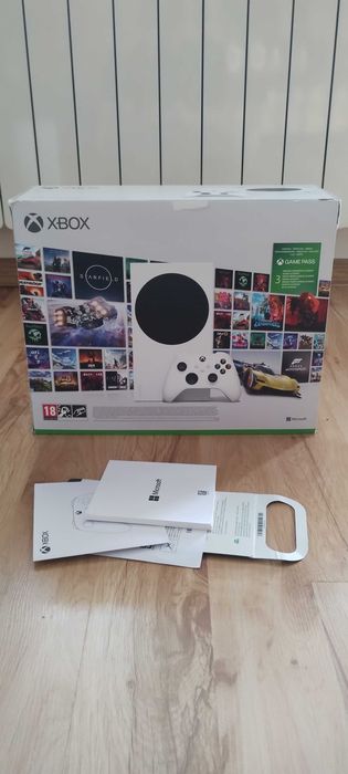 Konsola Microsoft Xbox Series S 512 GB SSD + 2 pady