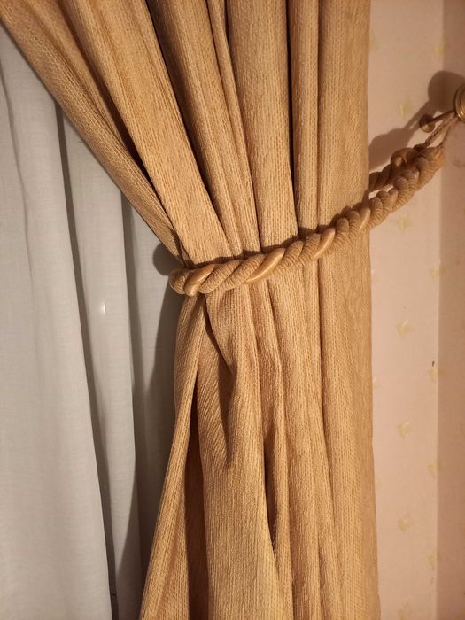 Excelente cortinados em linho e reposteiros