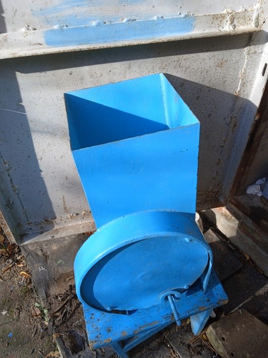 Корморезка, овощерезка, измельчитель для животных