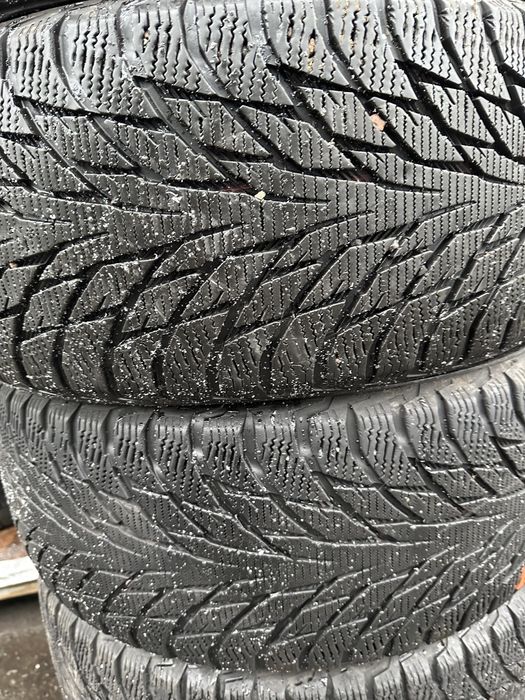 225/55/17Nokian Hakkapeliitta R2