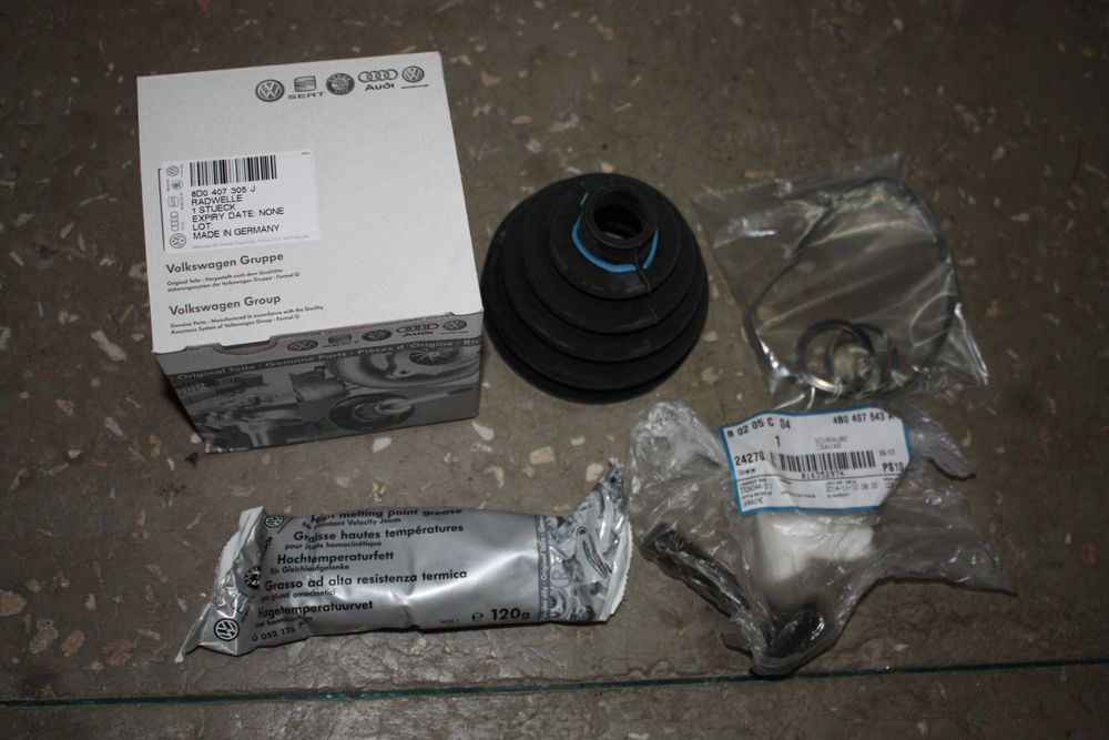 Оригінальний ШРКШ з пильником VAG 4D0 498 099 A (4D0498099A