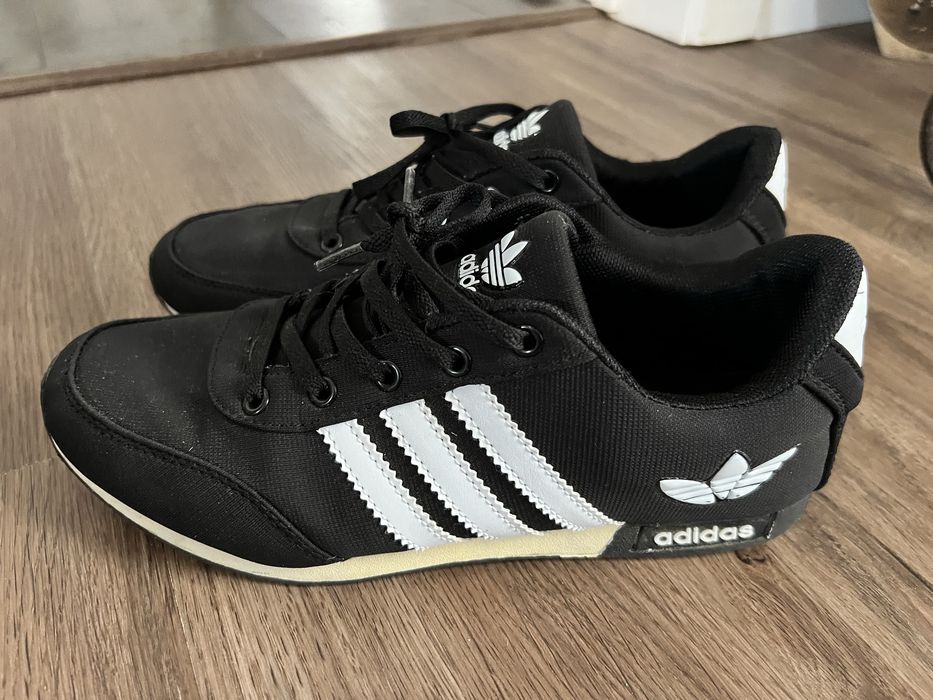 Ténis Adidas Unisex.