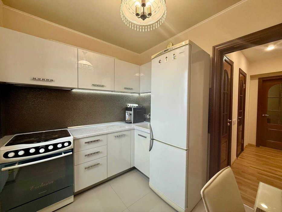 Трикімнатна квартира зайти і жити! Продаж по Є-відновленню!