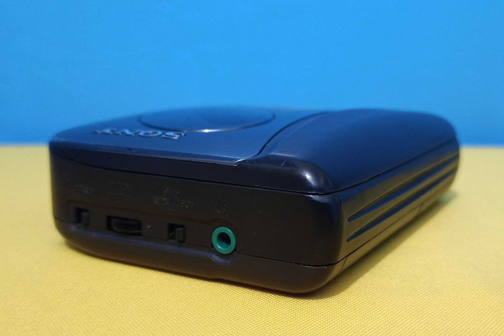 Кассетный плеер Sony Walkman WM-EX150 с наушниками