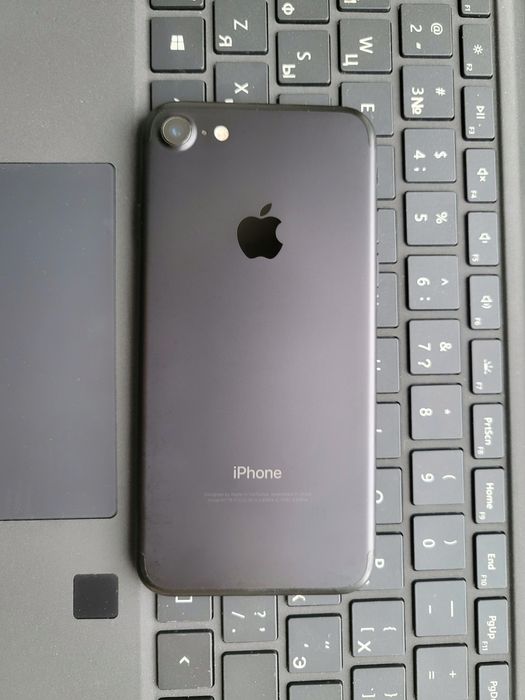 Apple iPhone 7 128 ГБ гарний стан