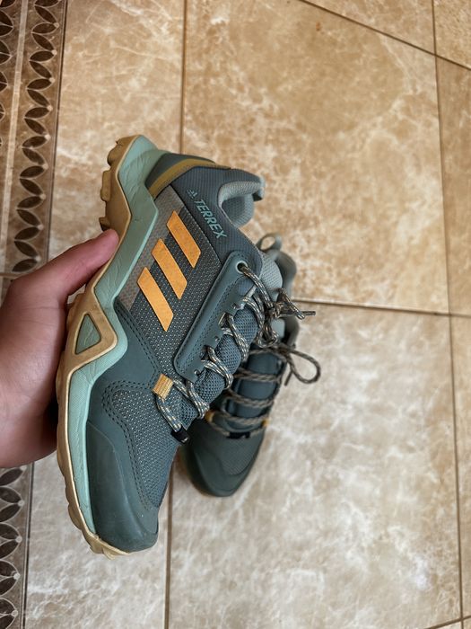 Трекінгові кросівки Adidas terrex 38.5 в дуже класному кольорі