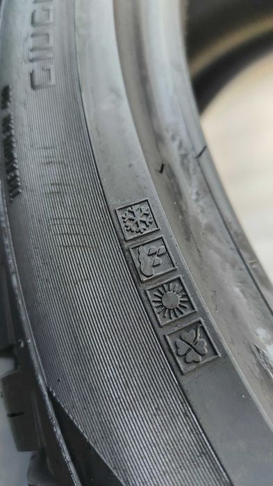 Opony Całoroczne 245/35/20 Vredestein 4szt 7,5mm 2023r