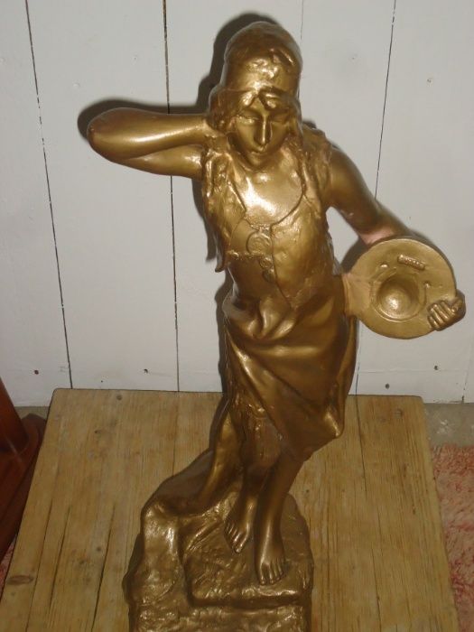 Boneca Dourada Antiga