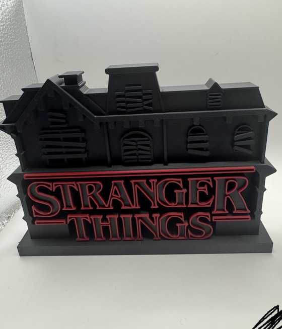 Figurka Domek Stranger Things – Kultowy Gadżet z Hawkins