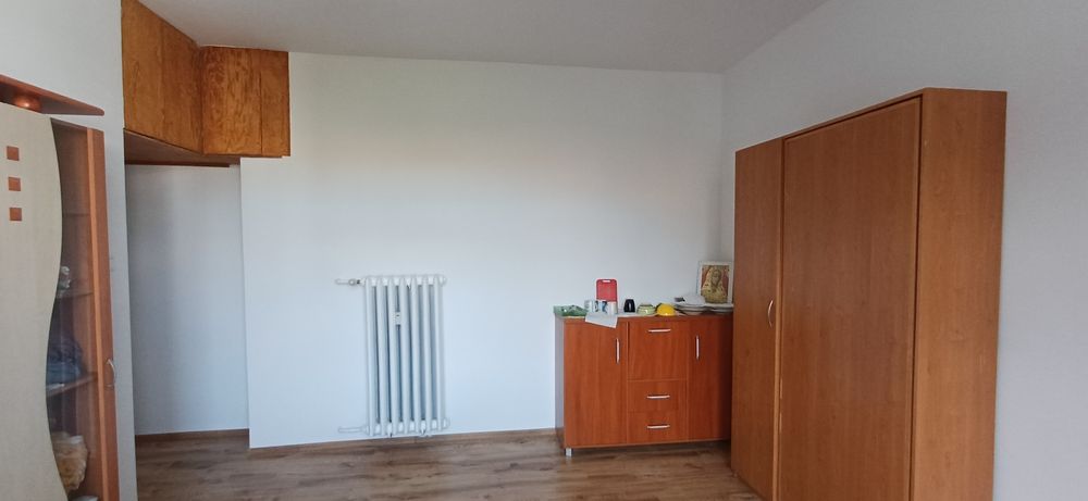 Ostrow Wlkp ul Ogrodowa  63m2 / dwa pokoje / balkon/ piwnica / Ogrzewanie miejskie