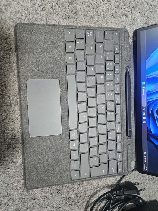 Surface Pro 9 + Teclado + Caneta