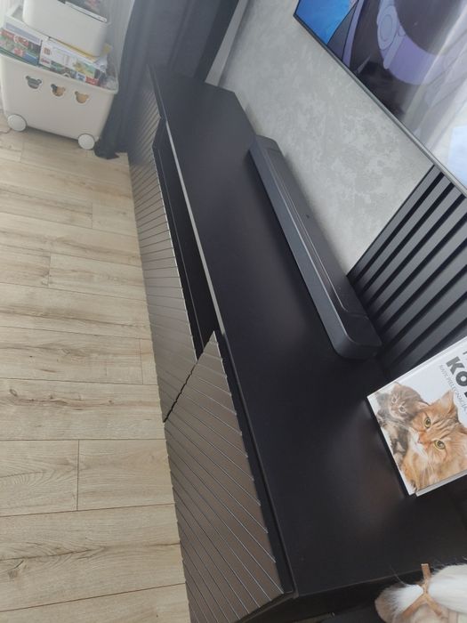 Czarna Szafka RTV ryflowana