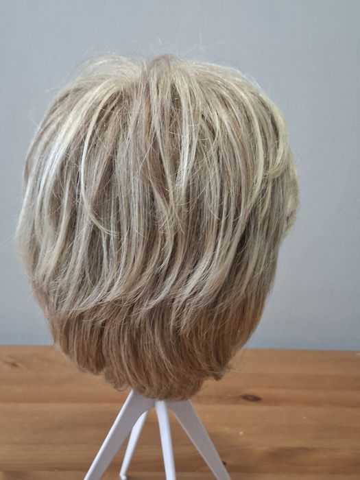 Blond peruka krótka