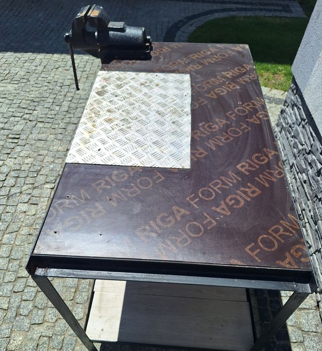 Stół warsztatowy z imadlem