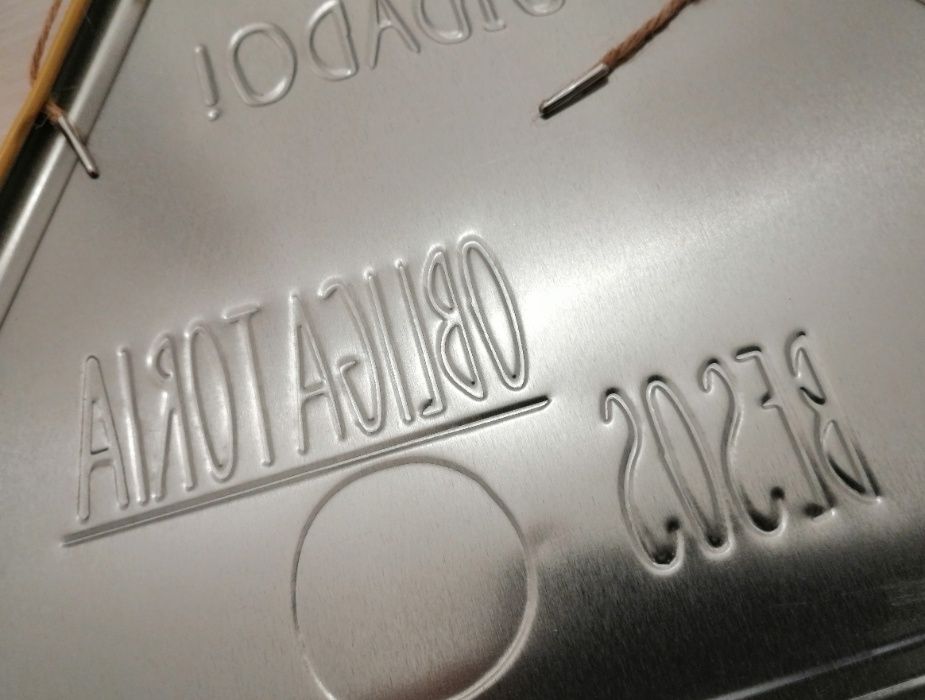 Placas decorativas de sinalização, em alto relevo, novas