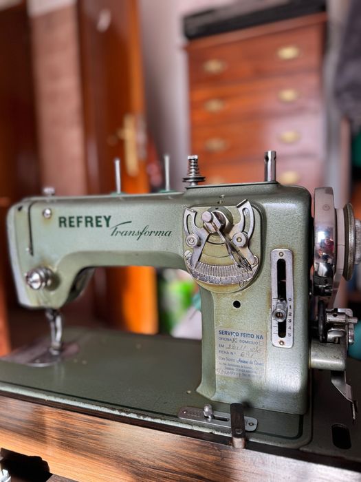 Máquina de Costura Refrey Transforma
