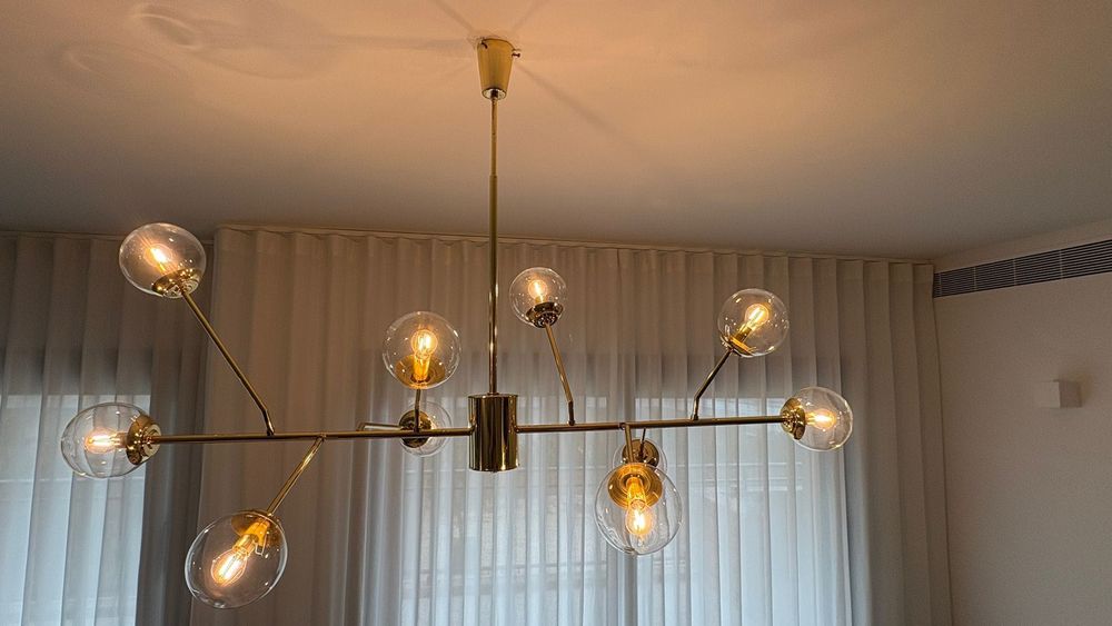 Candeeiro de Teto em Metal Dourado com Globos de Vidro Clear