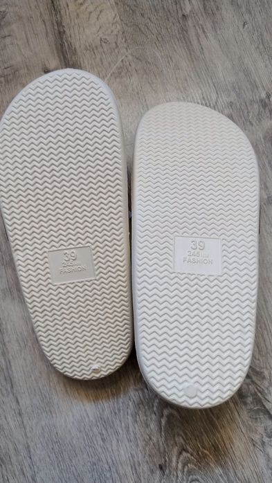 Nowe klapki z misiem 38/39