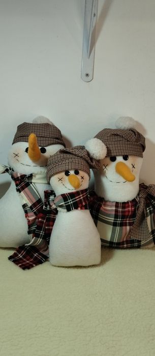 Bonecas de pano feitas a mão.