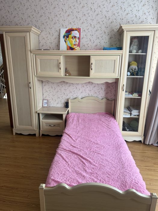 Меблі в кімнату для дівчинки