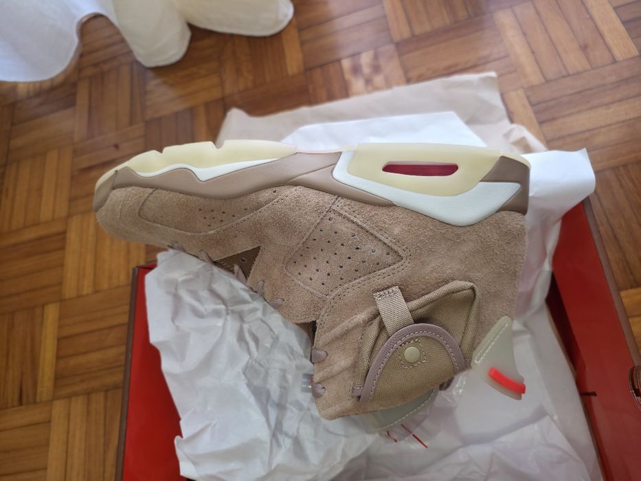 Jordan x Travis scott