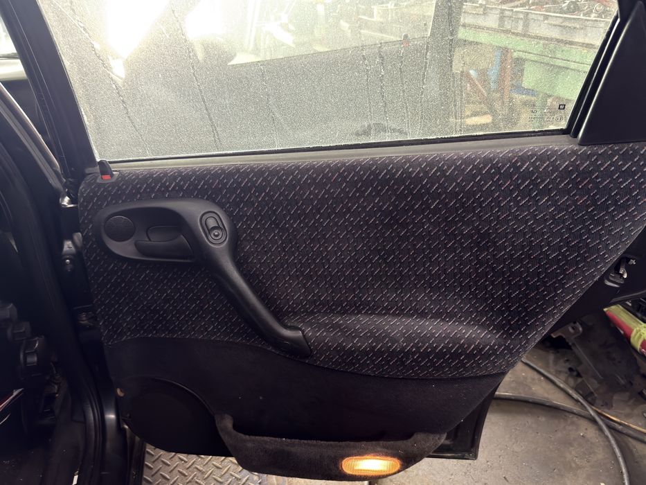 CONJUNTO DE BANCOS E QUARTELAS EM PELE OPEL VECTRA B