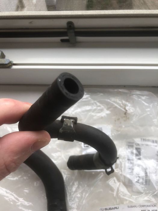 Патрубки шланги бачка гур субару