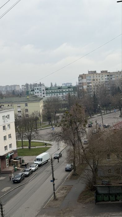 Продам трьохкімнатну квартиру в тихому центрі