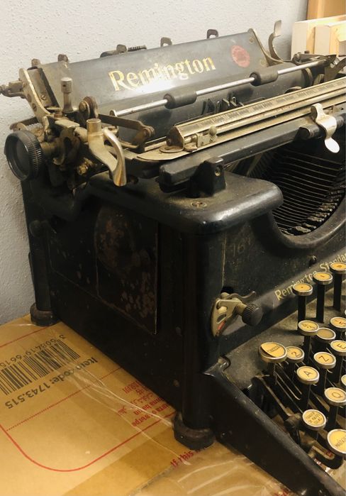 Máquina de escrever Remington, modelo 16